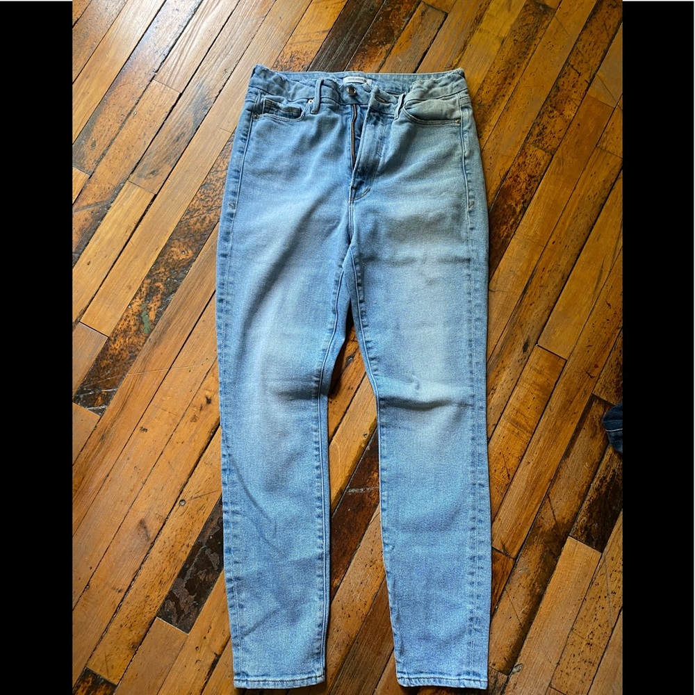 Light wash Good American jeans w stretch. 4/27